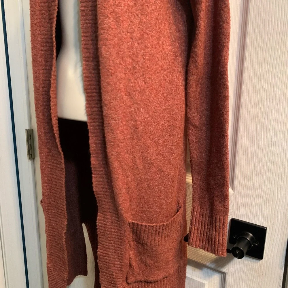 Long cardigan sweater - Picture 2 of 8